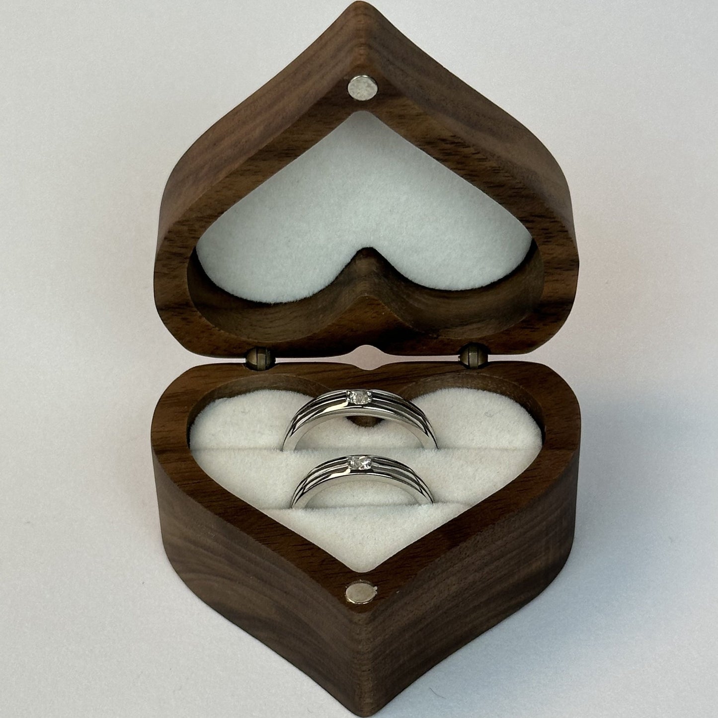 Groove Diamond Ring Set - CouplesPicks