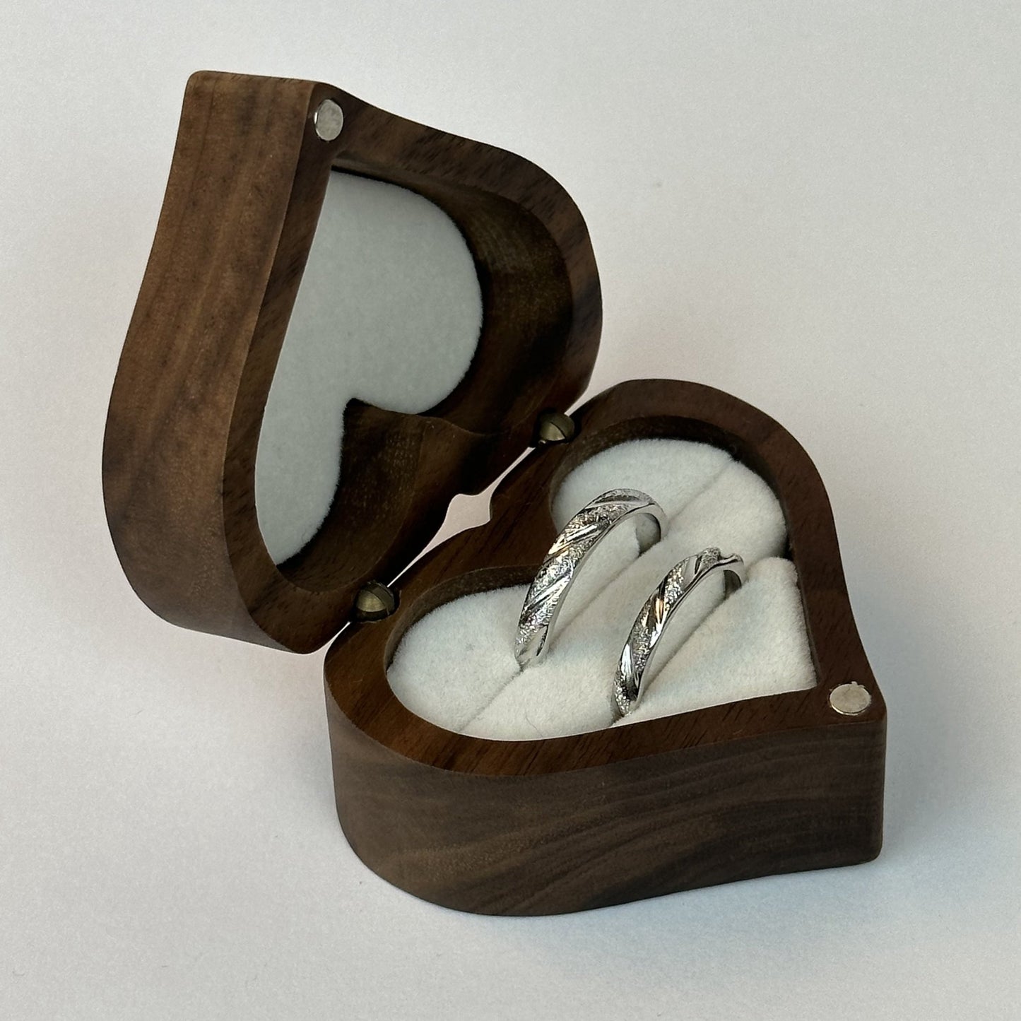 Matte Coarsed Ridge Ring Set - CouplesPicks