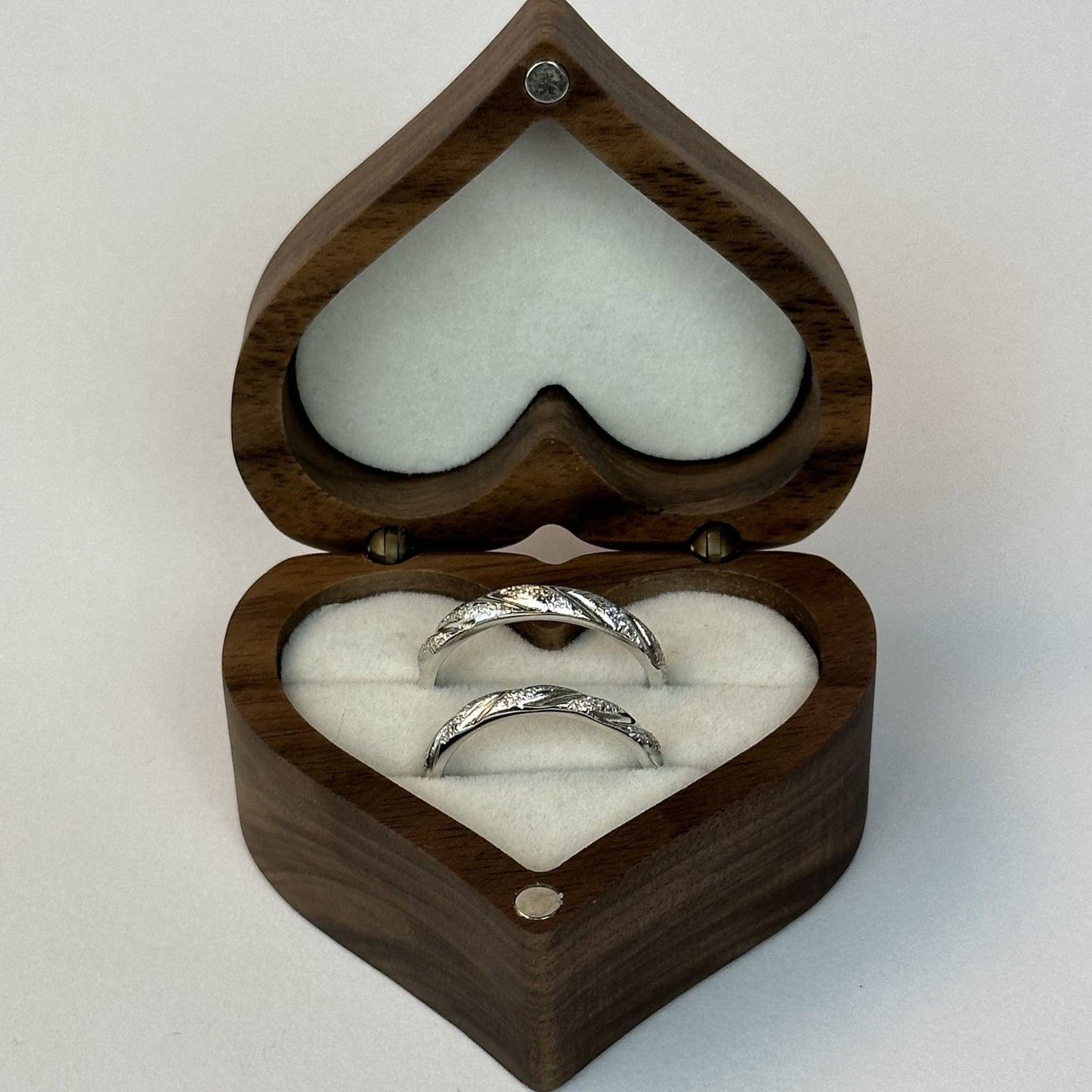 Matte Coarsed Ridge Ring Set - CouplesPicks