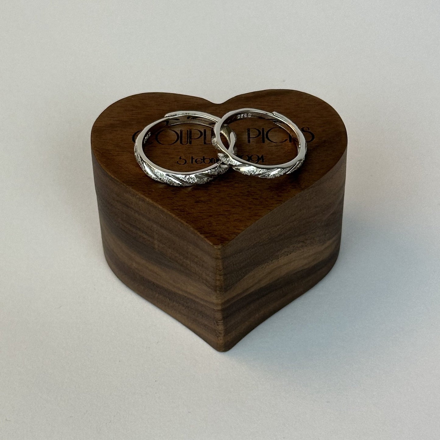 Matte Coarsed Ridge Ring Set - CouplesPicks