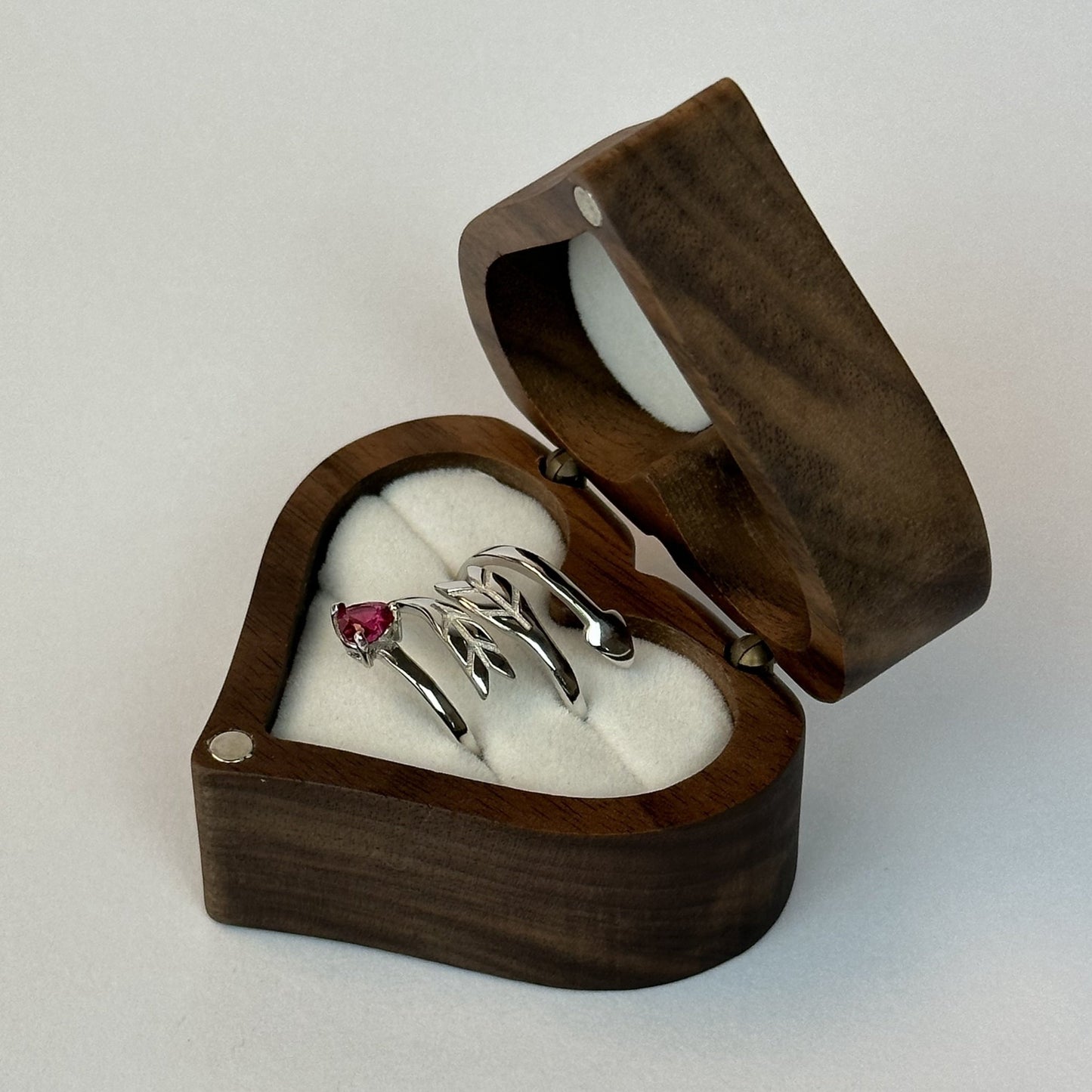 Red Arrowhead Ring Set - CouplesPicks
