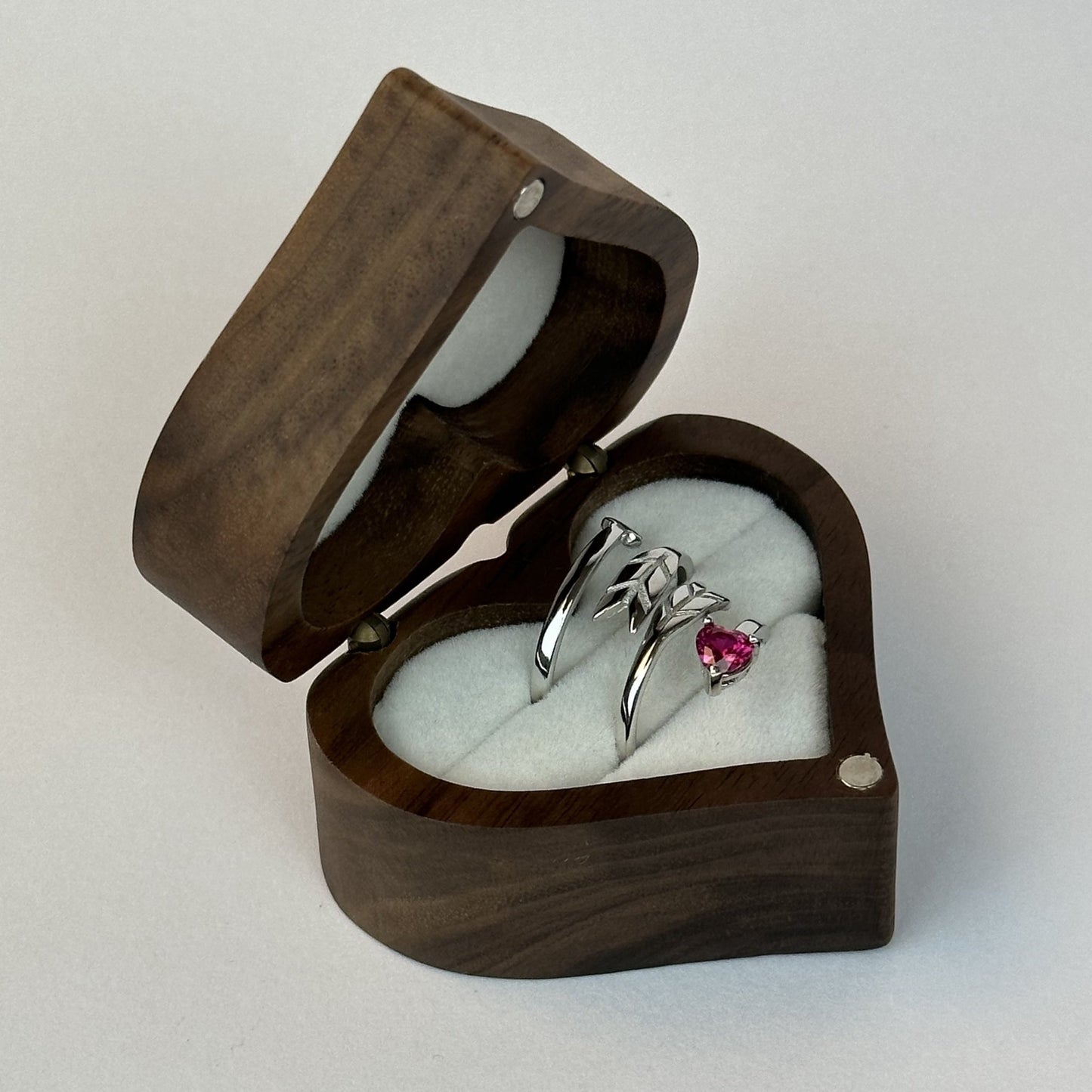 Red Arrowhead Ring Set - CouplesPicks