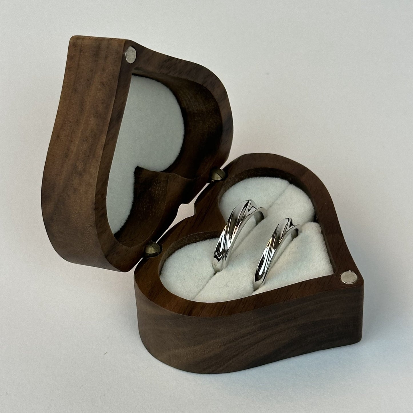 Wave Groove Silver Ring Set - CouplesPicks