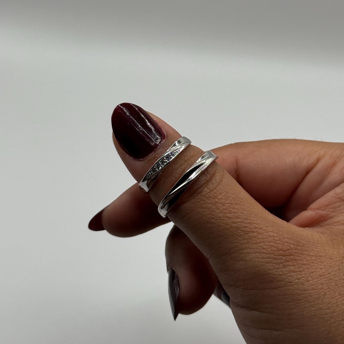 925 Sterling Silver Adjustable Ring – Single Diamond Path Zirconia Design | “Mariselle” - CouplesPicks