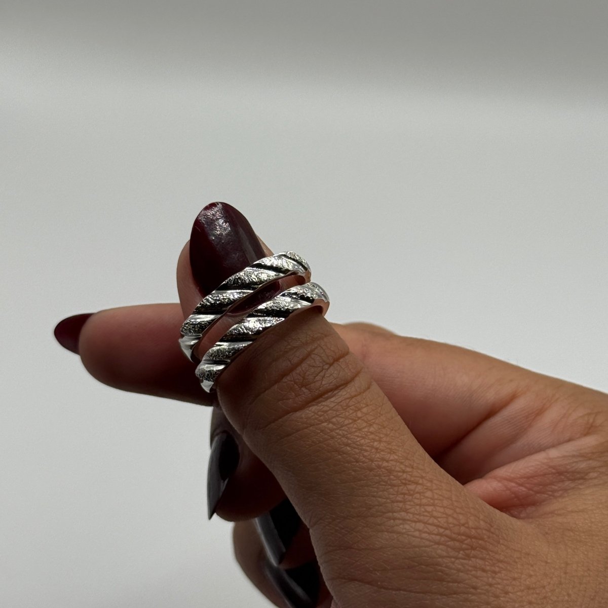 Drakoryn Sanded Paths Ring – 925 Sterling Silver - CouplesPicks