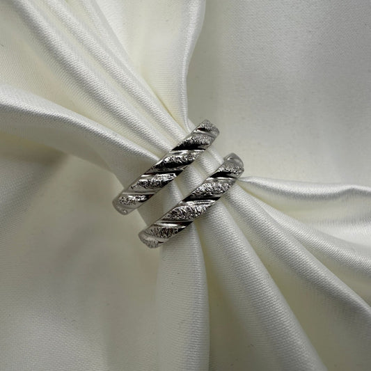 Drakoryn Sanded Paths Ring – 925 Sterling Silver - CouplesPicks