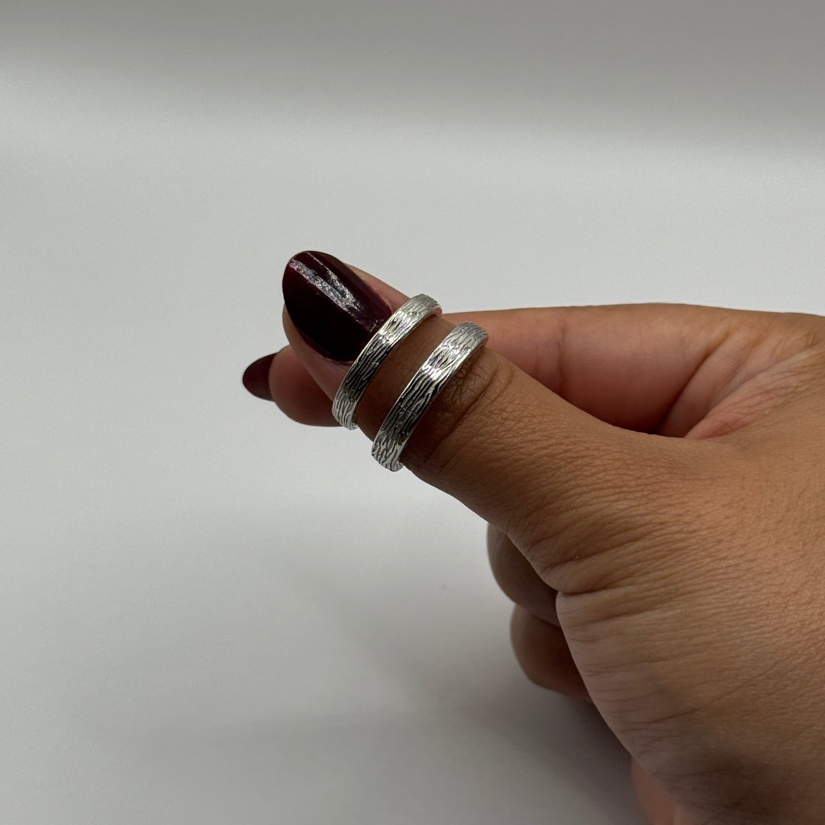 Eryndor 925 Sterling Silver Grooved Adjustable Band Ring - CouplesPicks