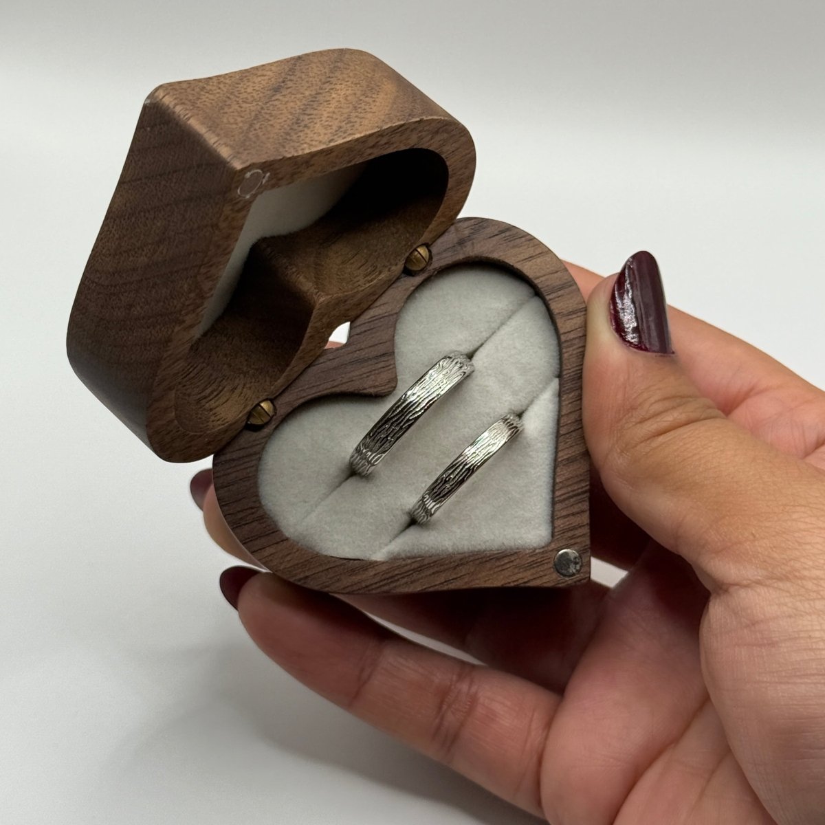 Eryndor 925 Sterling Silver Grooved Adjustable Band Ring - CouplesPicks