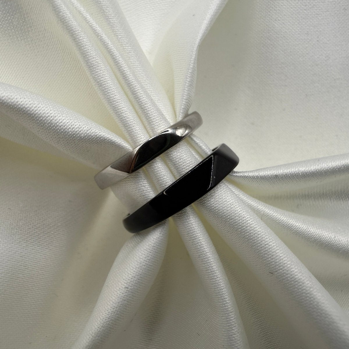 Kaelorin Ring – Color - Changing Black & Silver Destiny Design - CouplesPicks