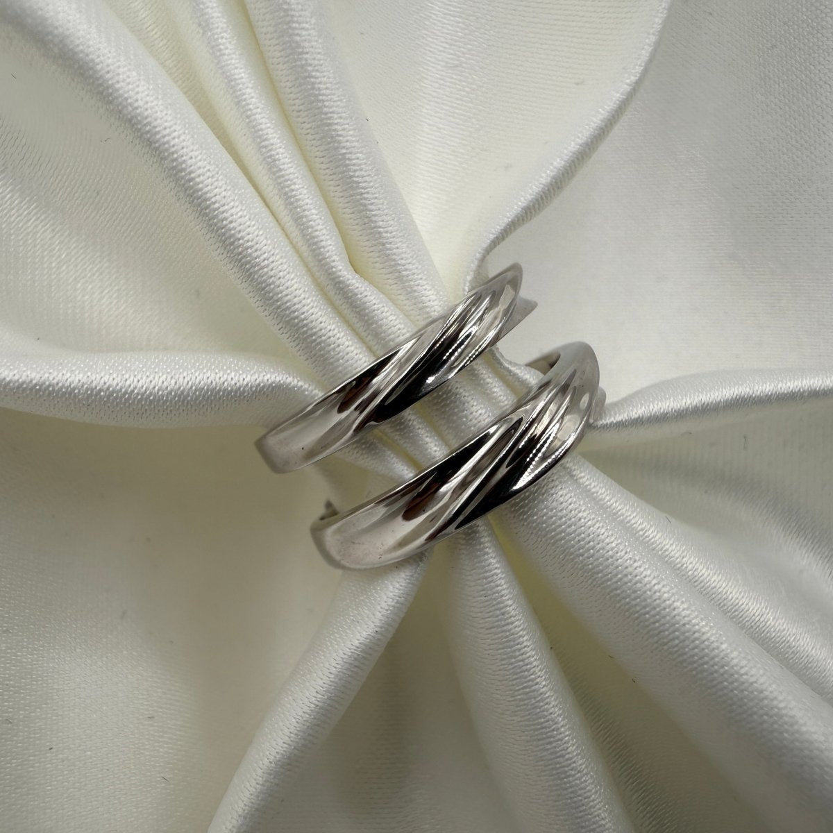 Ondral 925 Sterling Silver Adjustable Wave Ring – Glossy Tidal Design - CouplesPicks