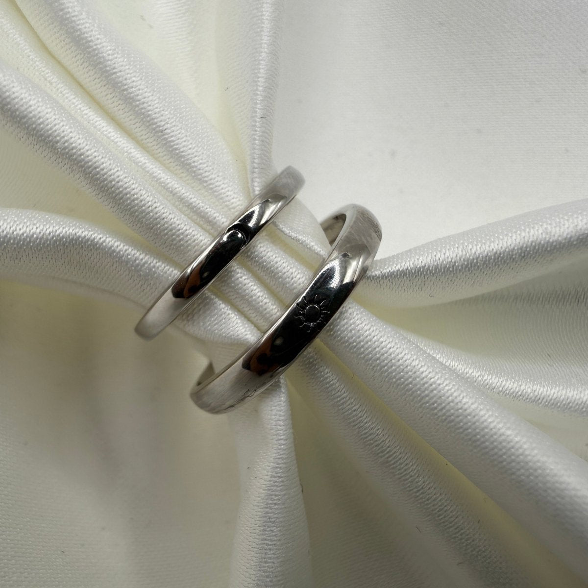 Solenya Minimalist Sun & Moon Silver Ring - CouplesPicks