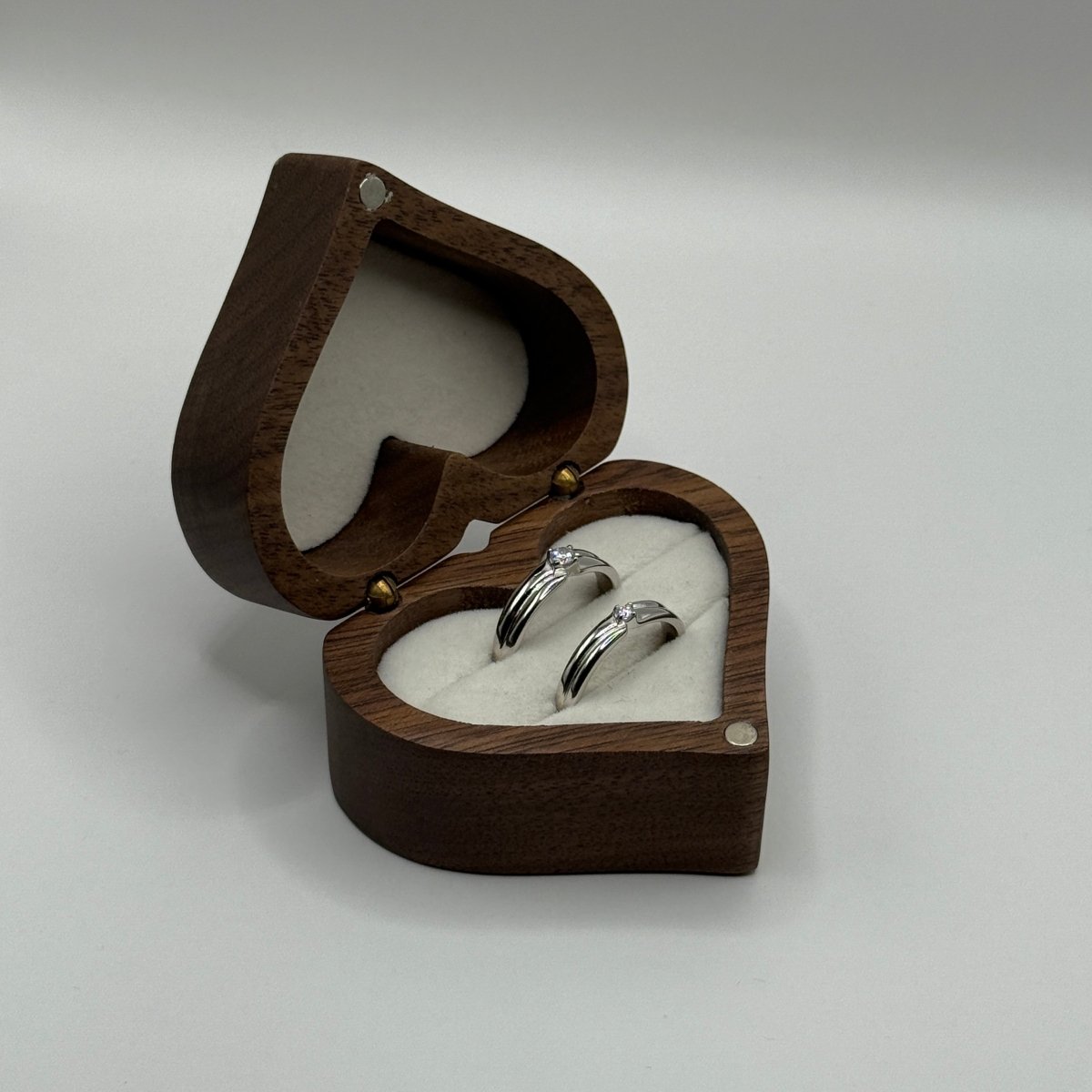 Veyra 925 Sterling Silver Grooved Zirconia Adjustable Ring - CouplesPicks