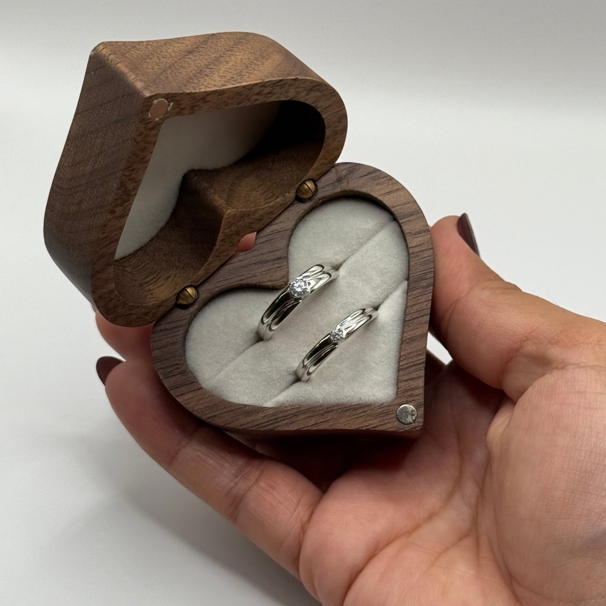 Veyra 925 Sterling Silver Grooved Zirconia Adjustable Ring - CouplesPicks