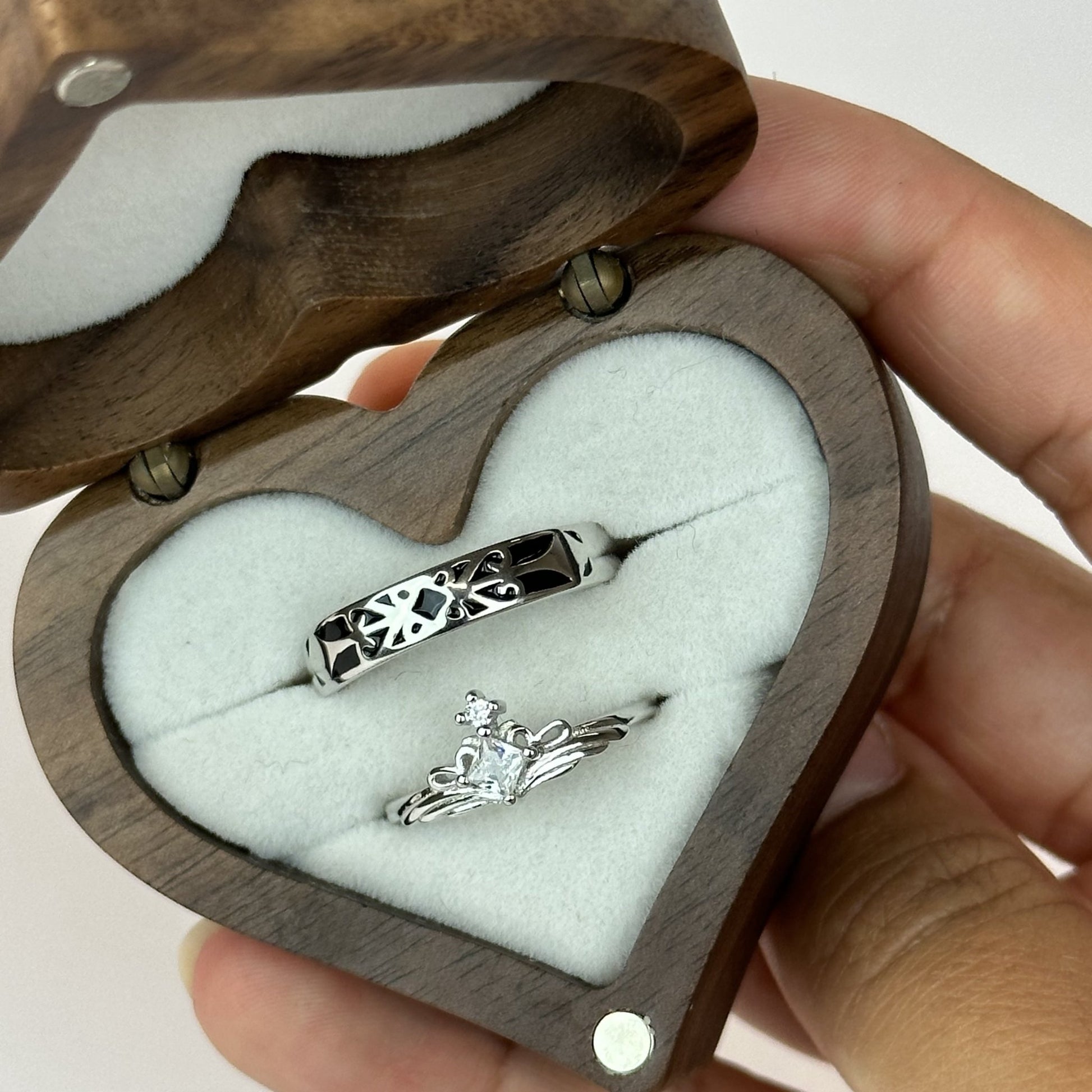 Knight & Queen Royalty Rings - CouplesPicks