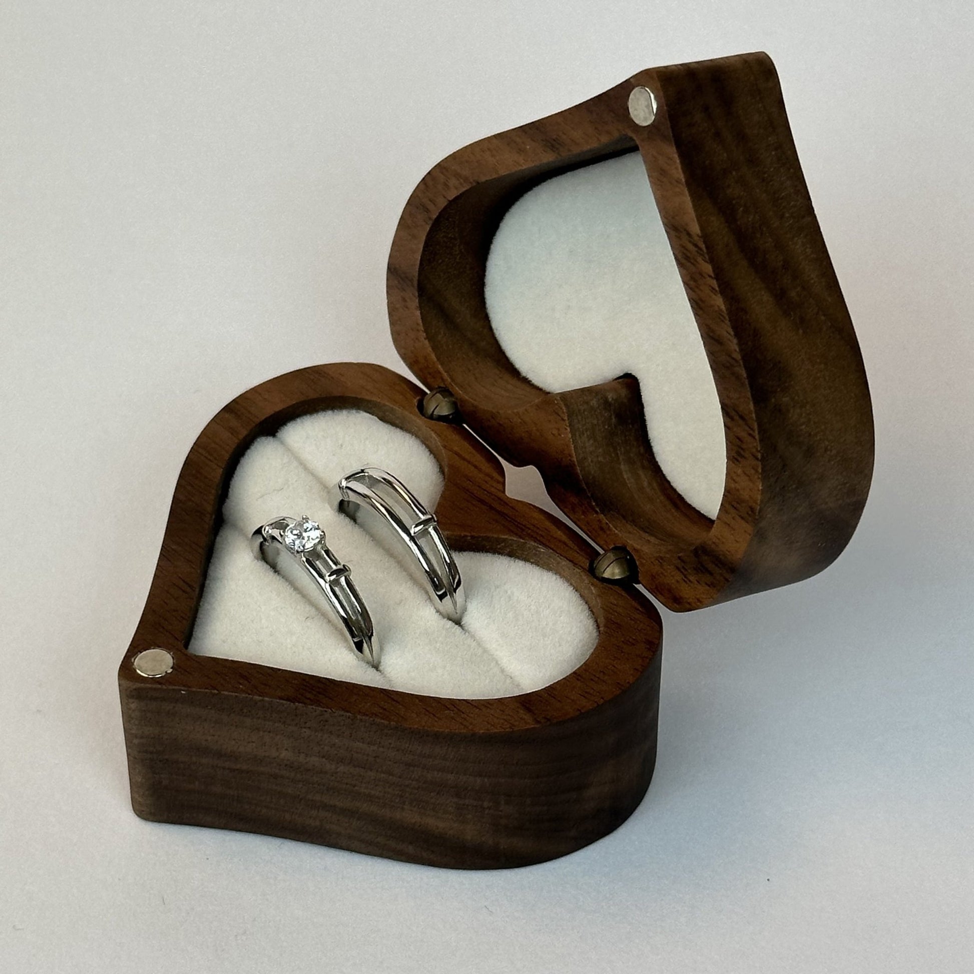 Bone Structure Diamond Ring Set - CouplesPicks