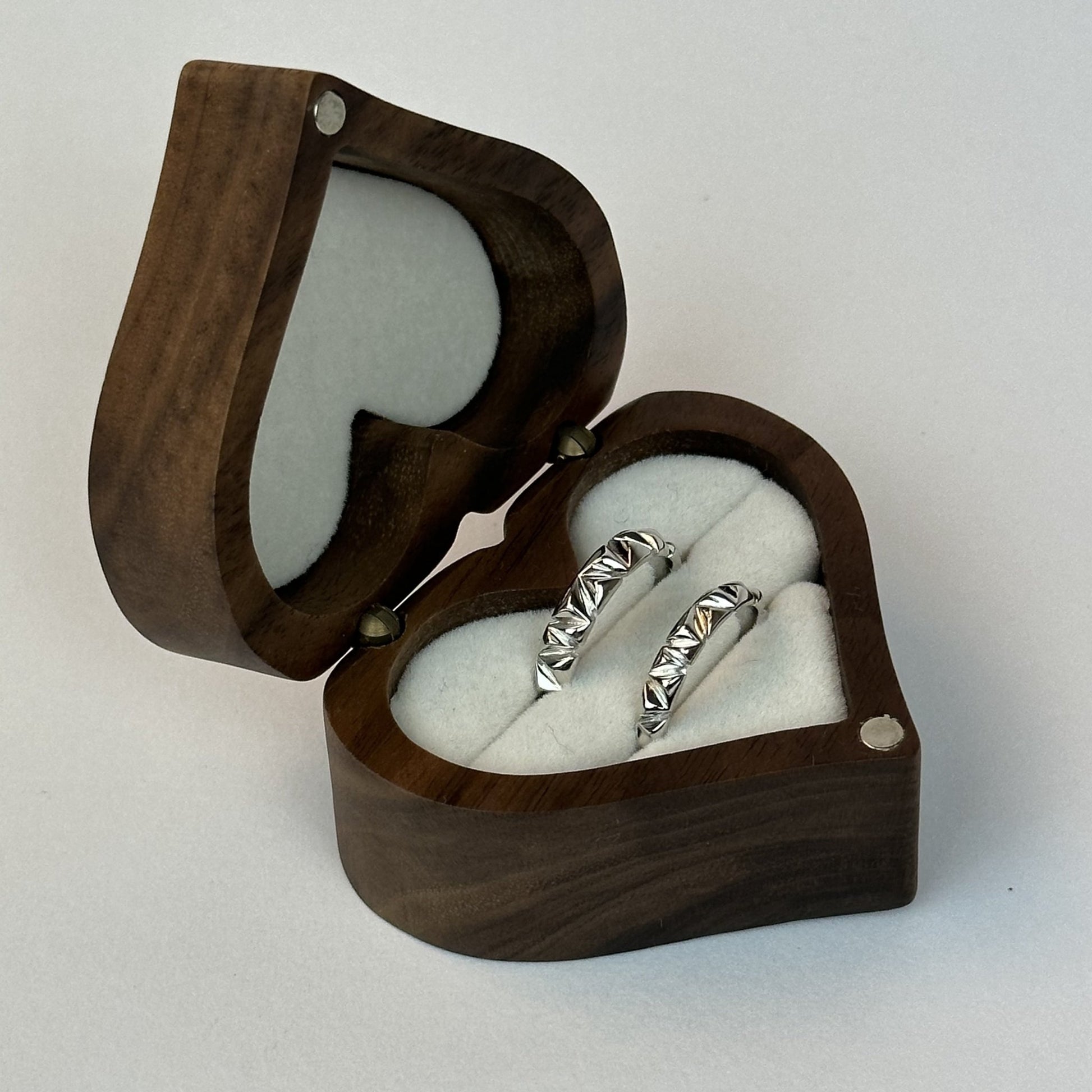 Geometric Triangle Design Ring Set - CouplesPicks
