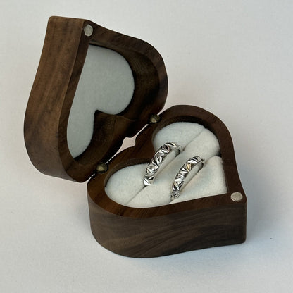 Geometric Triangle Design Ring Set - CouplesPicks
