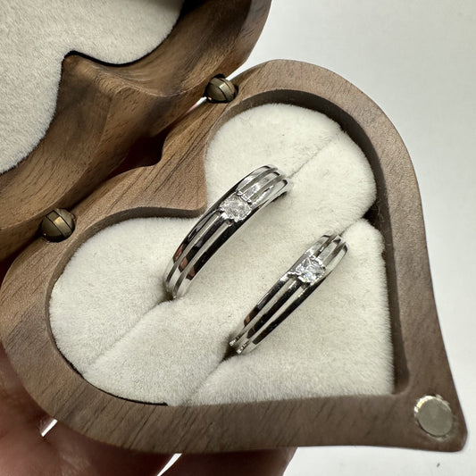 Groove Diamond Ring Set - CouplesPicks