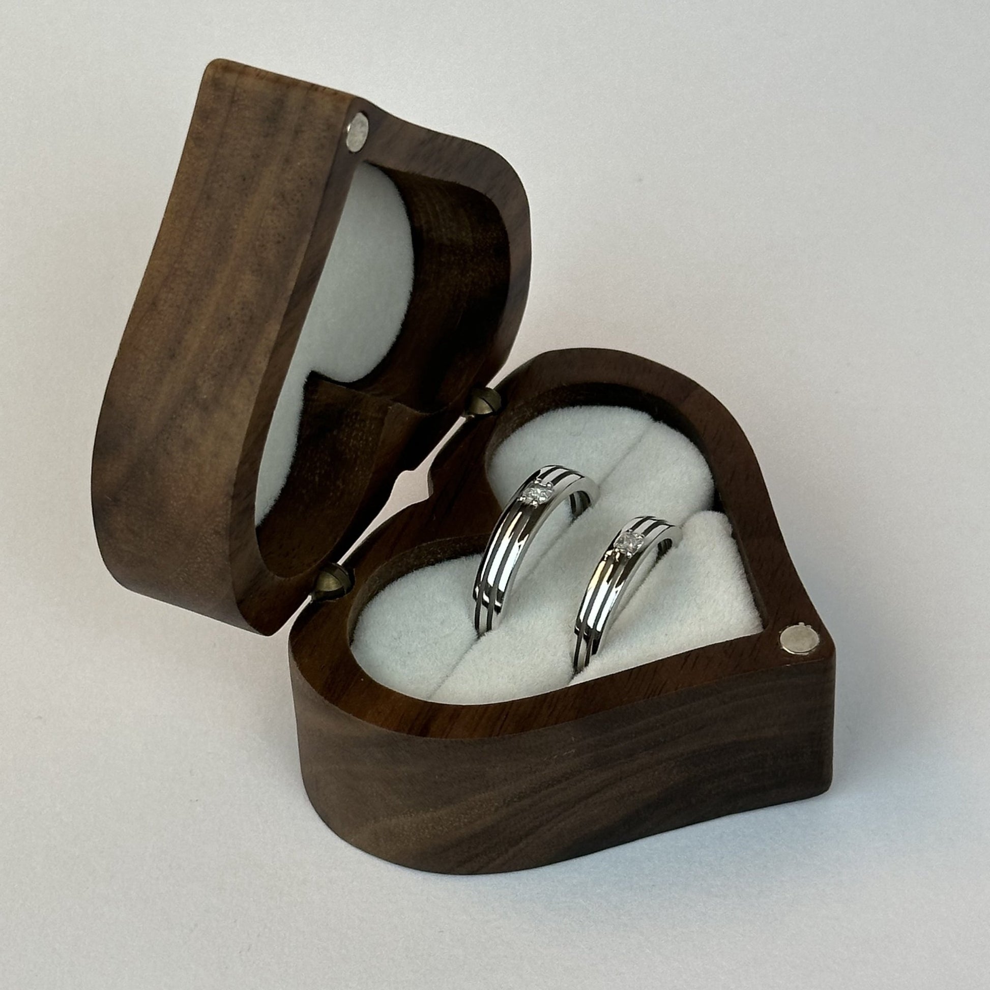 Groove Diamond Ring Set - CouplesPicks
