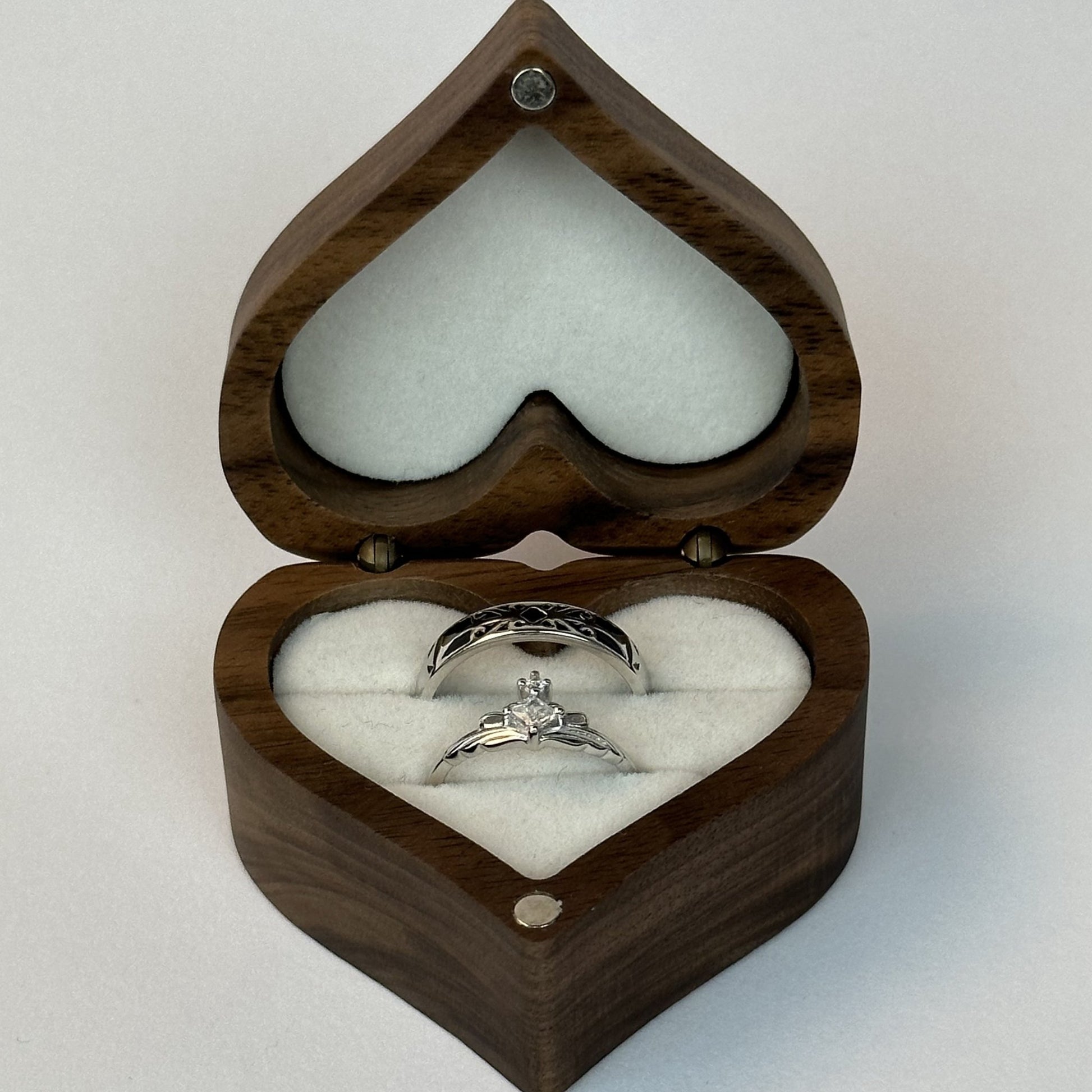 Knight & Queen Royalty Rings - CouplesPicks