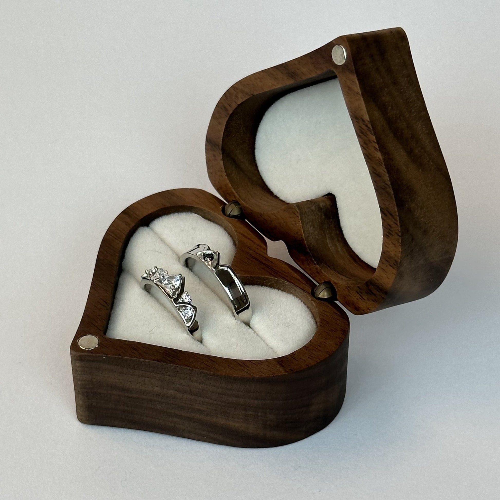 Knight & Queen Royalty Rings - CouplesPicks