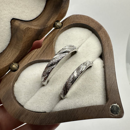 Matte Coarsed Ridge Ring Set - CouplesPicks