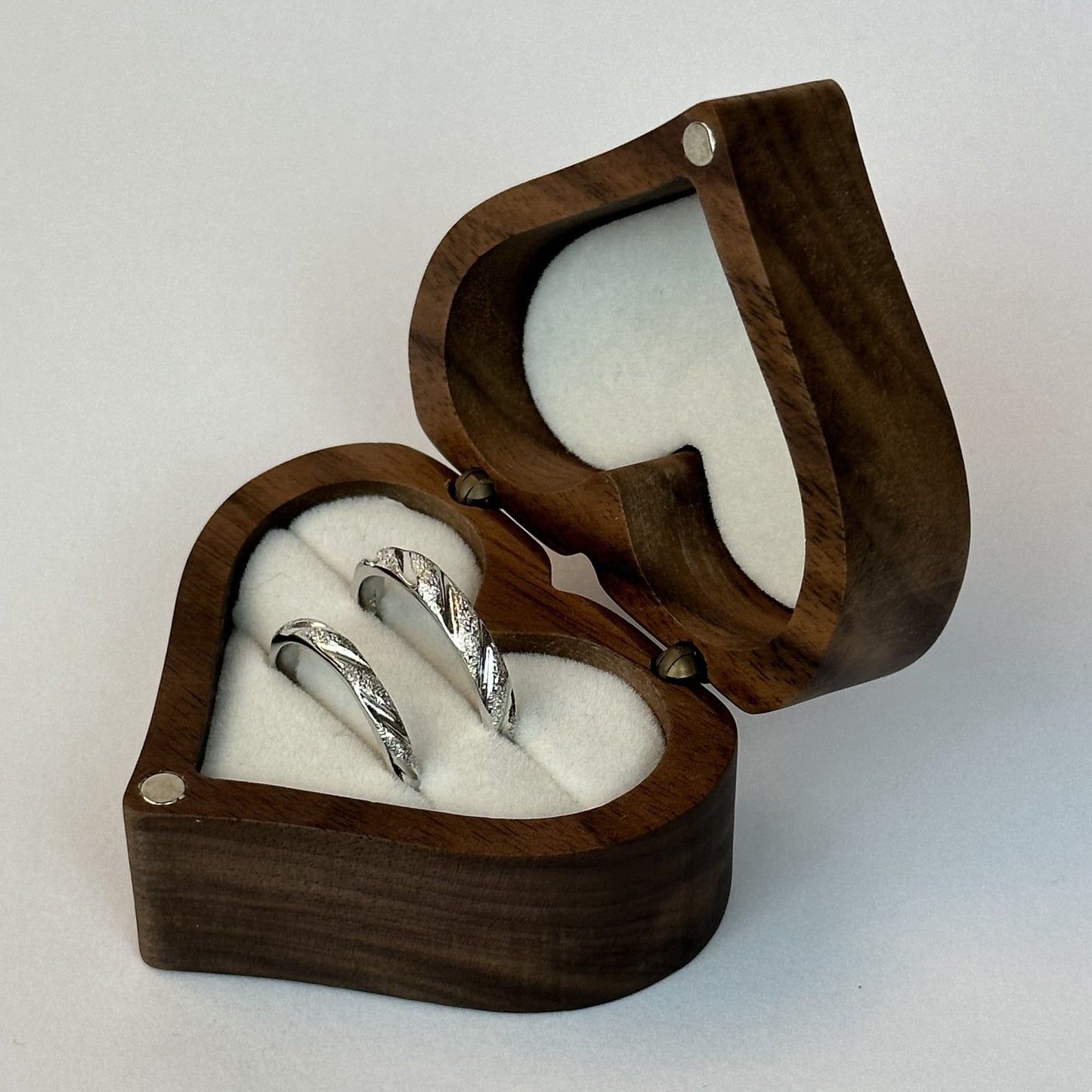 Matte Coarsed Ridge Ring Set - CouplesPicks