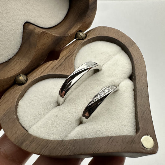 Single Diamond Path Waved Ring Set - CouplesPicks
