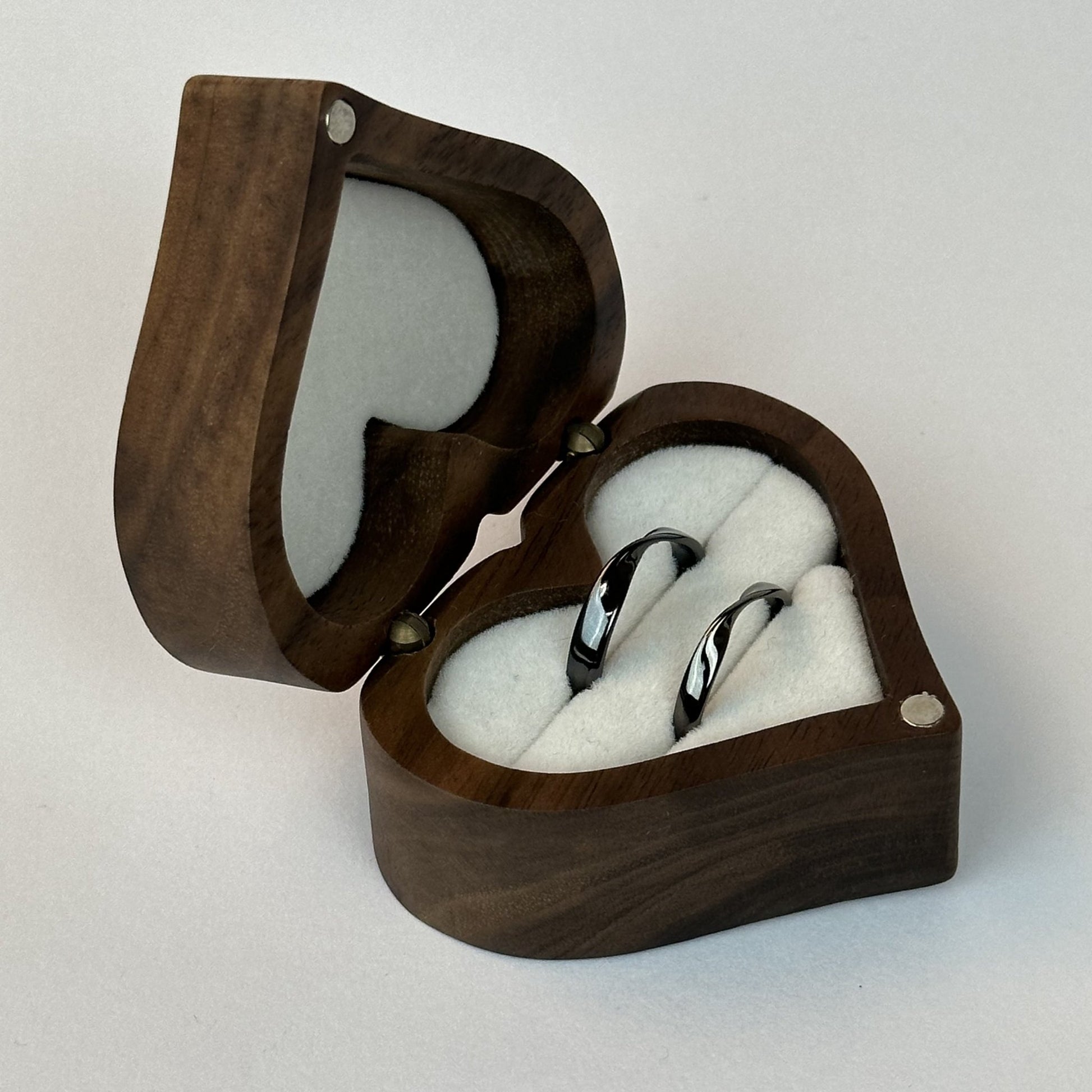 Twisted Wave Black Couple Rings - CouplesPicks