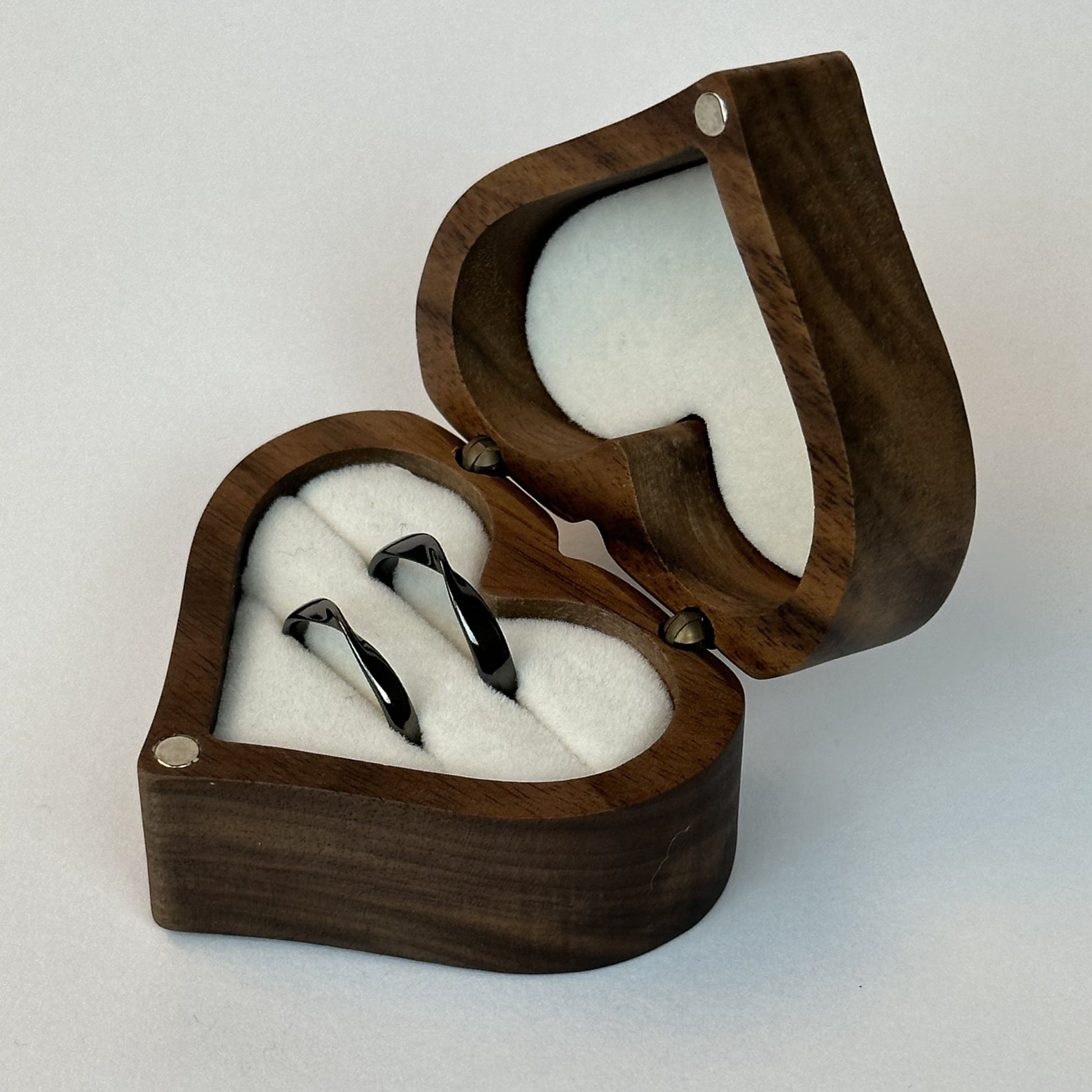 Twisted Wave Black Couple Rings - CouplesPicks