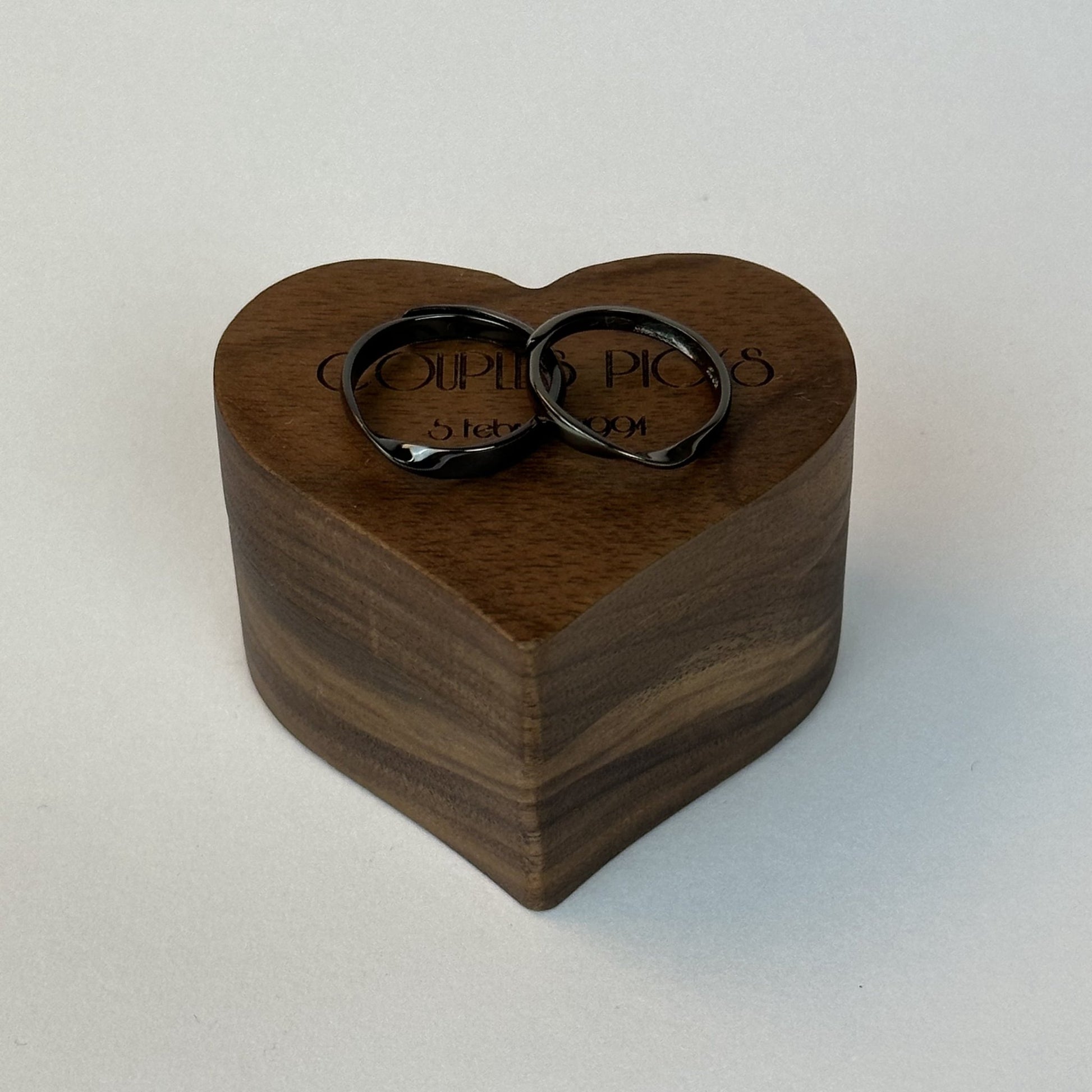 Twisted Wave Black Couple Rings - CouplesPicks