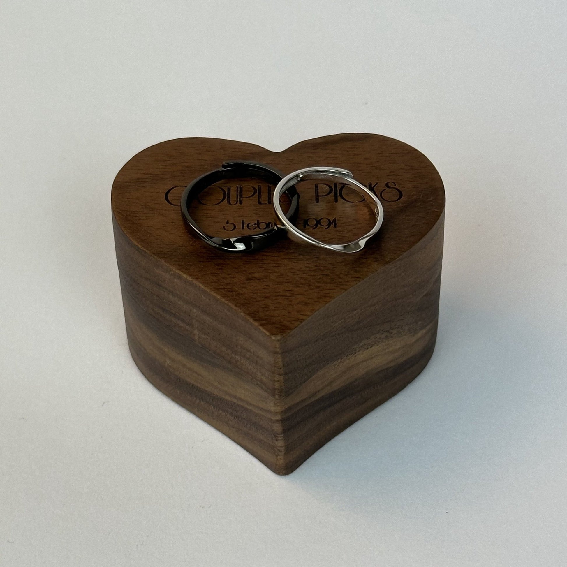 Twisted Wave Black & Silver Couple Rings - CouplesPicks