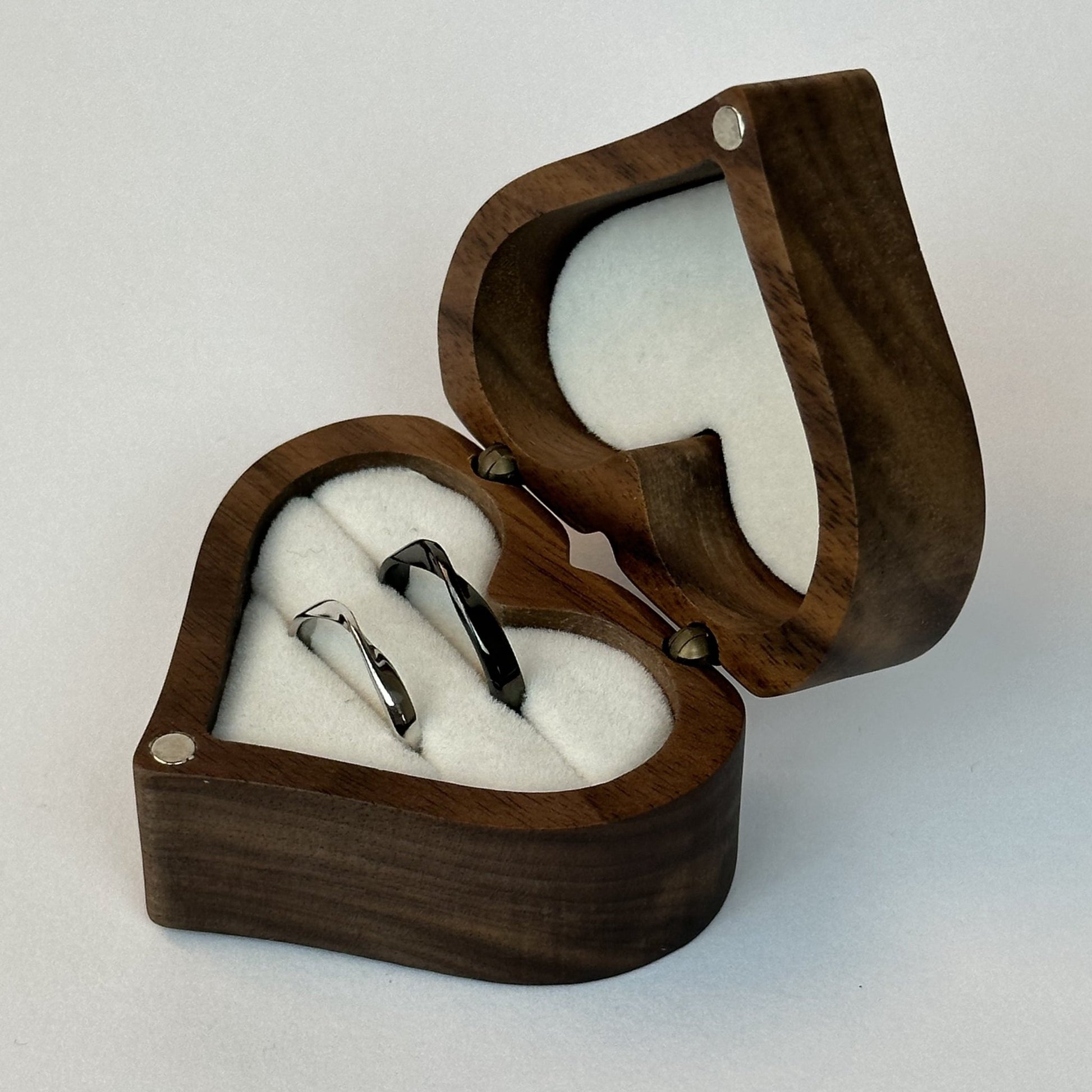 Twisted Wave Black & Silver Couple Rings - CouplesPicks