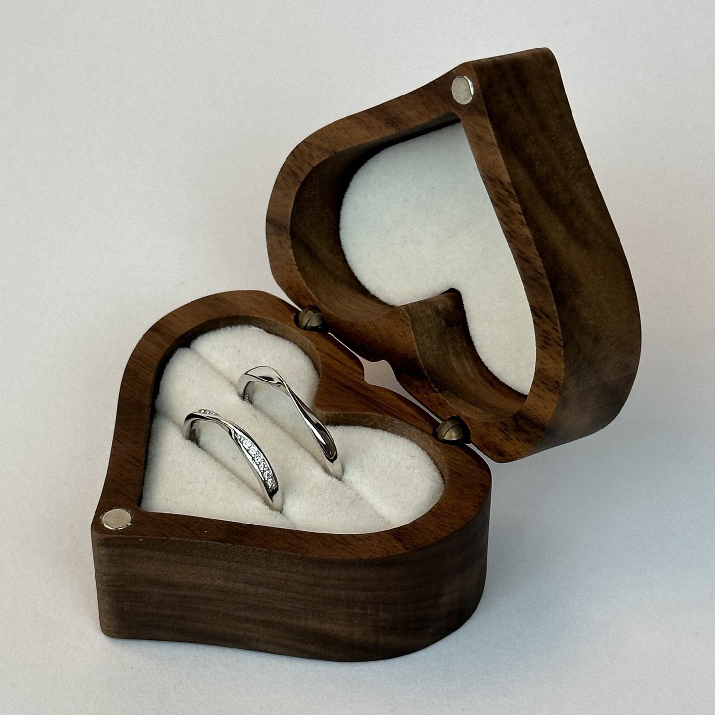 Twisted Wave Diamond Path Ring Set - CouplesPicks