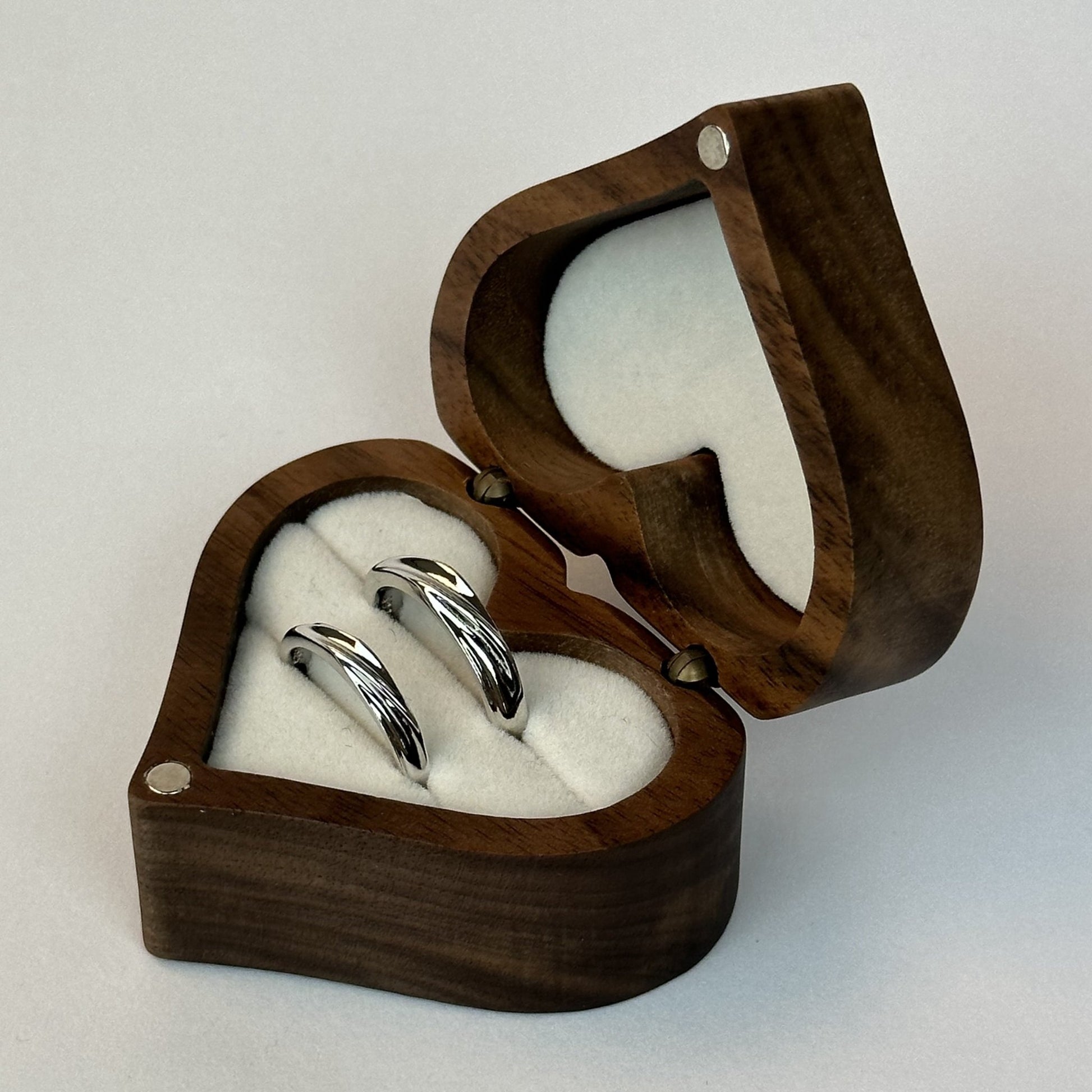 Wave Groove Silver Ring Set - CouplesPicks